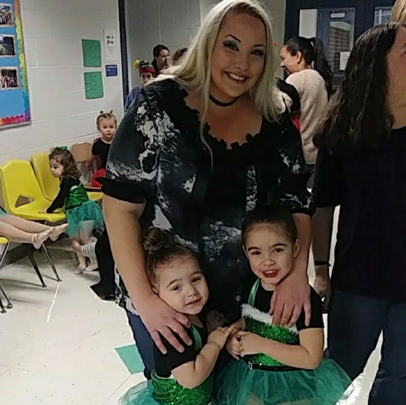 Meet your Posher, Ally - Picture 2 of 8